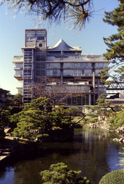 Kiyonori Kikutake: Toko-en Hotel - #SOSBRUTALISM